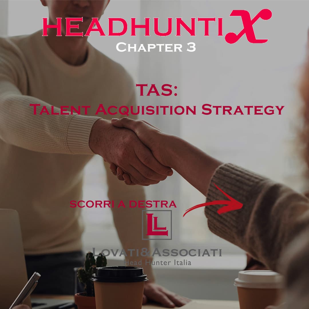 Stretta di mano tra due persone per la strategia di acquisizione dei talenti